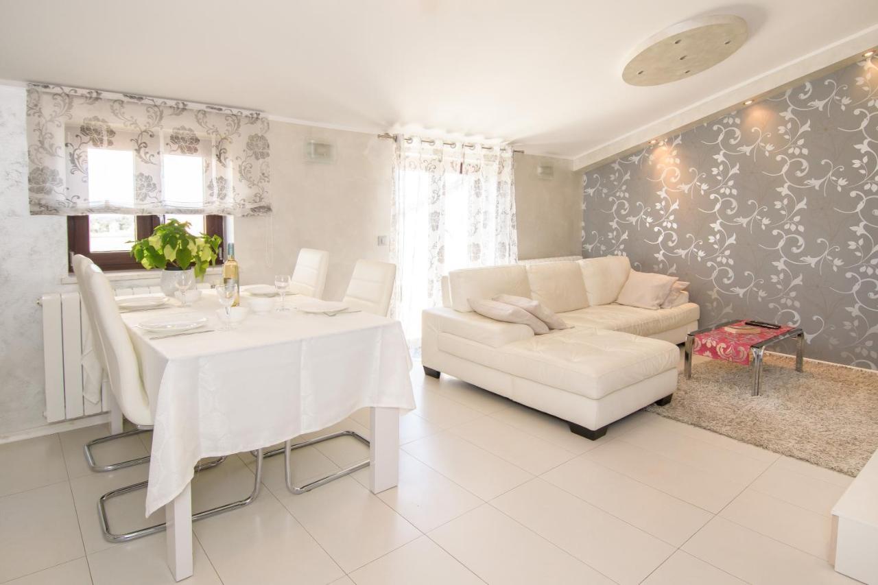 Apartments Dora Poreč Buitenkant foto