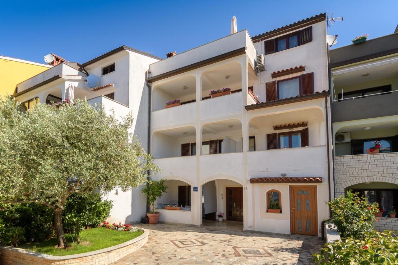Apartments Dora Poreč Buitenkant foto