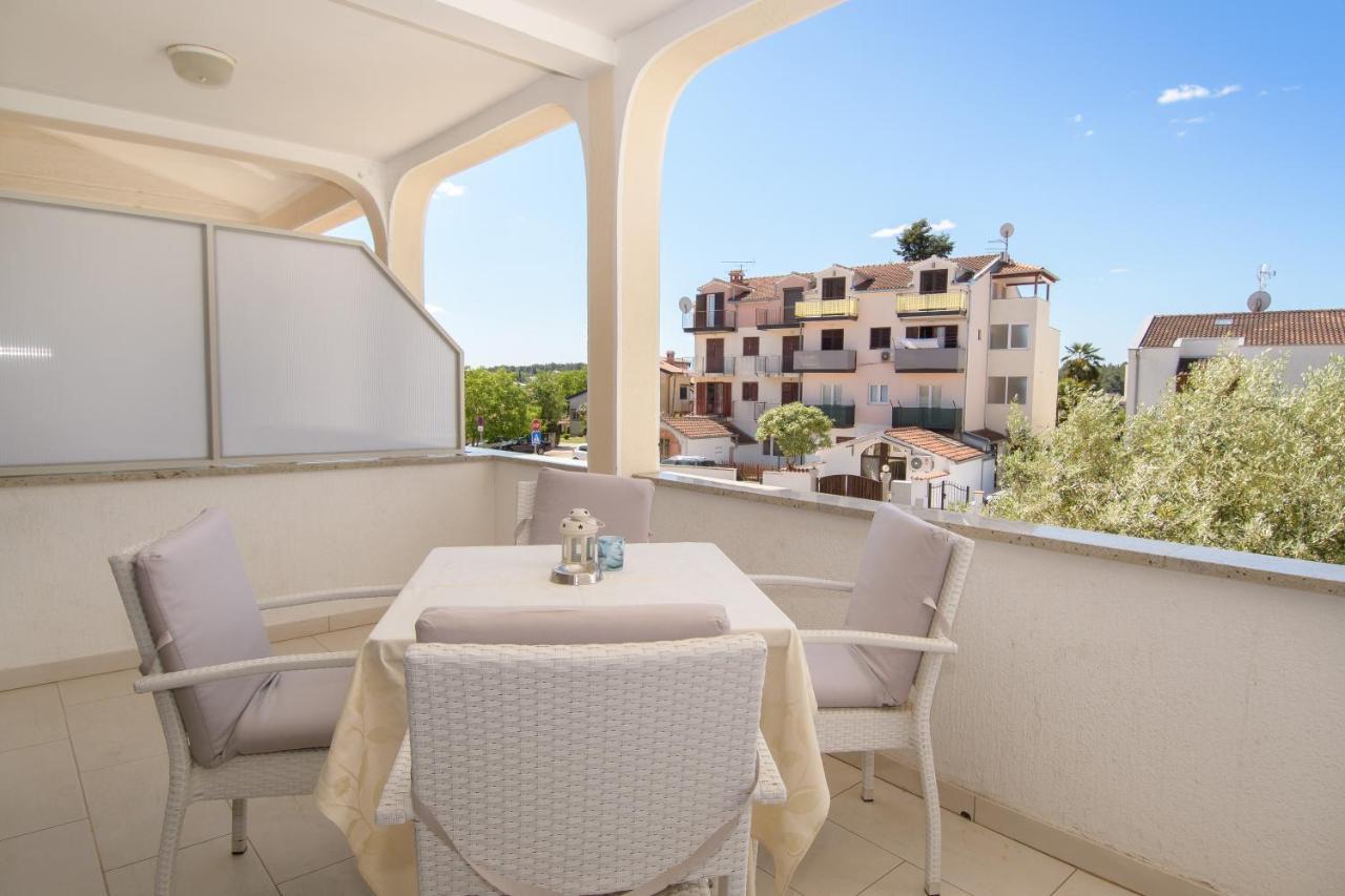Apartments Dora Poreč Buitenkant foto