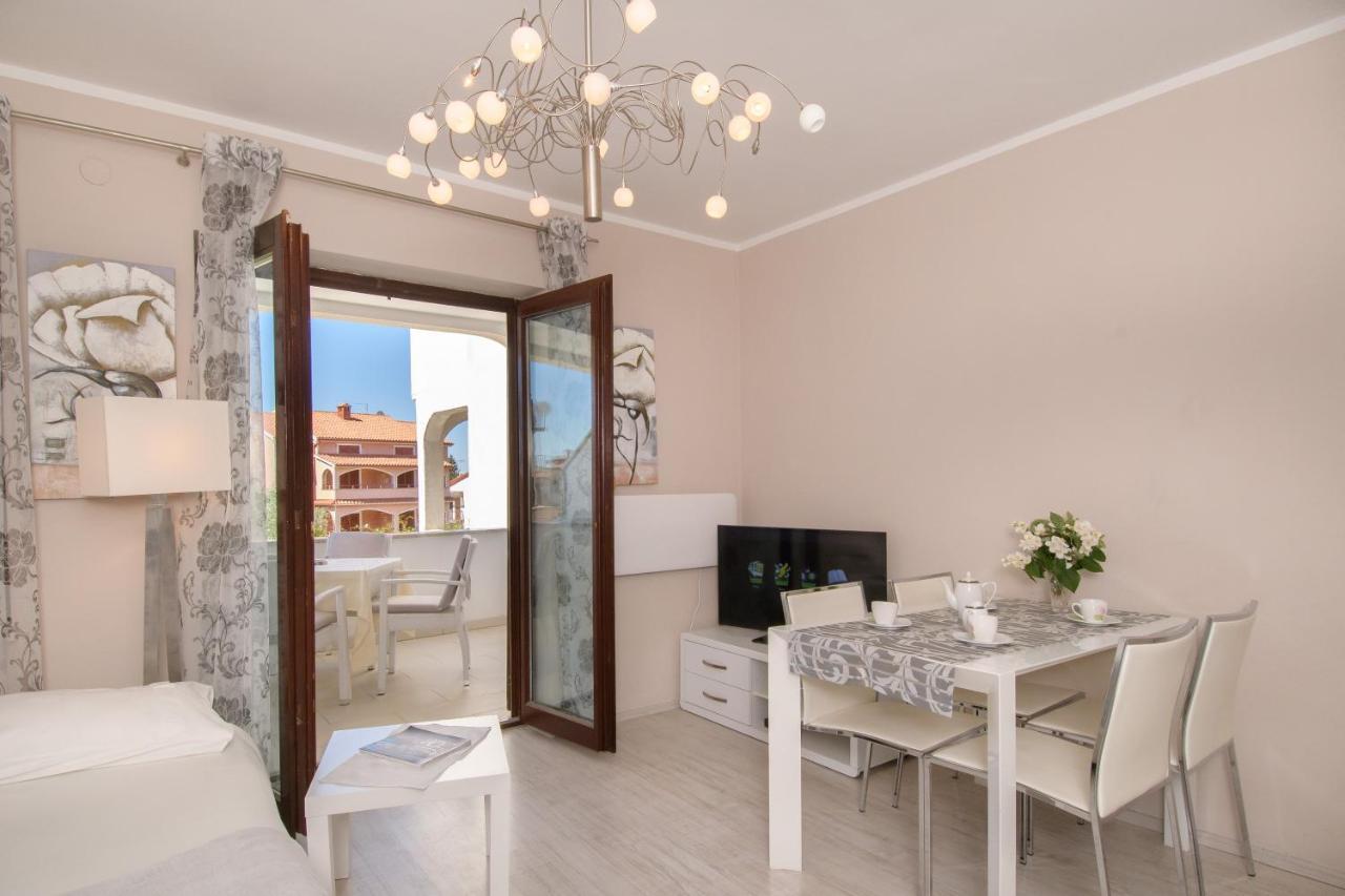 Apartments Dora Poreč Buitenkant foto
